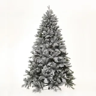 Künstliche Weihnachtsbäume mit Schnee